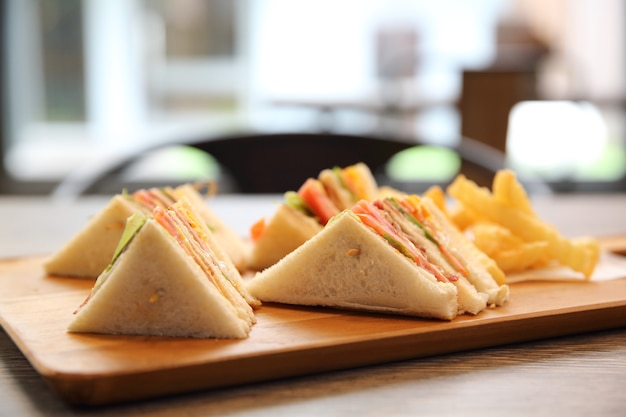 Club sandwich con fondo in legno