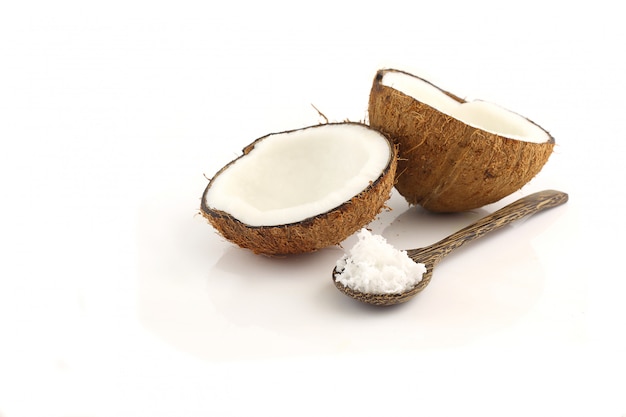 Cocco e cucchiaio freschi aperti