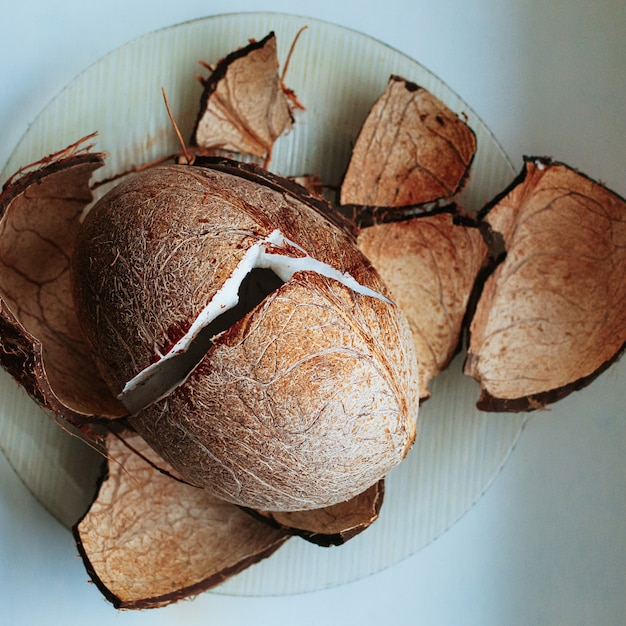 cocco fresco incrinato, vista dall'alto