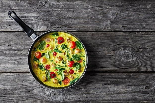 Cocco giallo e curry di funghi in padella