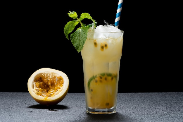 cocktail al frutto della passione passion frutis coollins