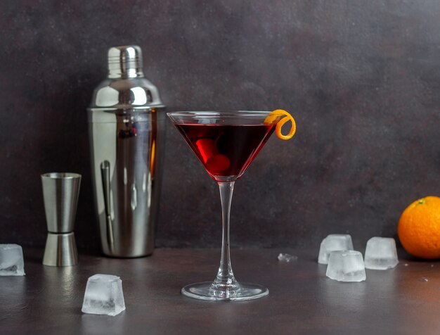 Cocktail classico di Manhattan. Bevande alcoliche. Bar. Ristorante.