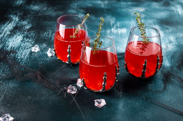 Cocktail di festa di Halloween sanguinante