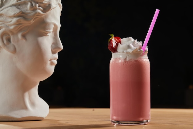 Cocktail di fragole con panna