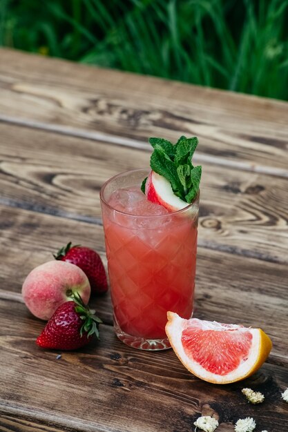 Cocktail di frutta Deliziose bevande estive rinfrescanti