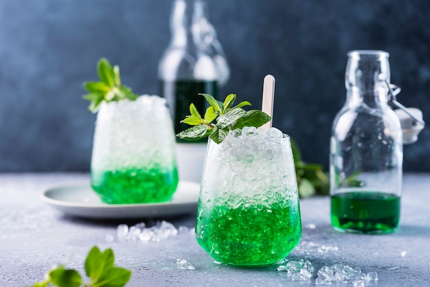 Cocktail estivo con menta