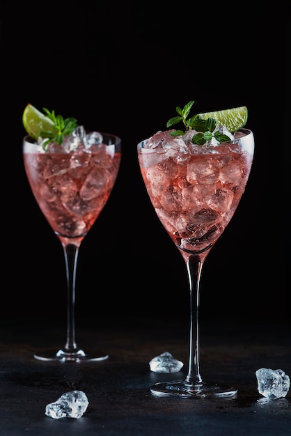 Cocktail estivo con vino rosato