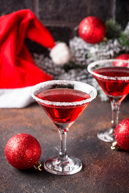 Cocktail festivo rosso martini di Natale