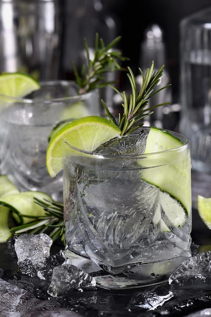 Cocktail gin tonic al cetriolo