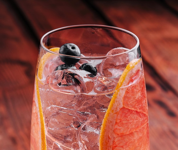 Cocktail gin tonic al pompelmo