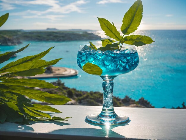 Cocktail laguna blu sullo sfondo del mare