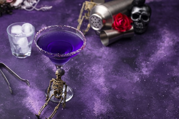 Cocktail margarita viola lavanda di Halloween