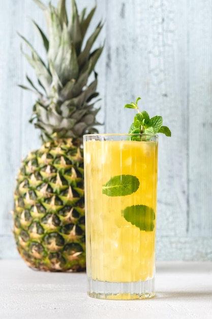 Cocktail Mojito all'ananas alla griglia