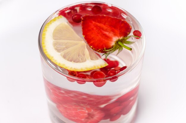 Cocktail rinfrescante estivo con fragole