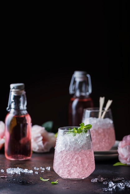 Cocktail rosa alla menta