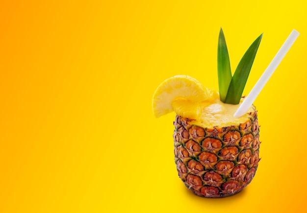 Cocktail tropicale all'ananas