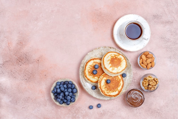 Colazione a base di carboidrati, frittelle, crepes, wafer.