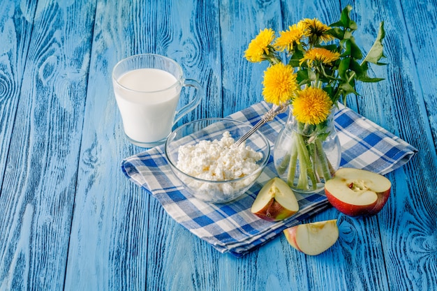 Colazione a base di cibi sani minimi