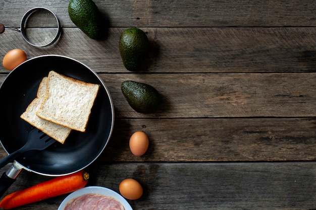 Colazione con avocado dieta dimagrante Il legno