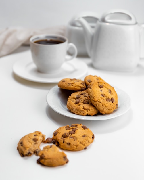 colazione con biscotti e caffè