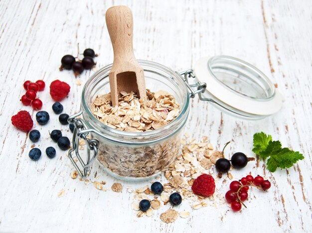 Colazione con frutti di bosco freschi