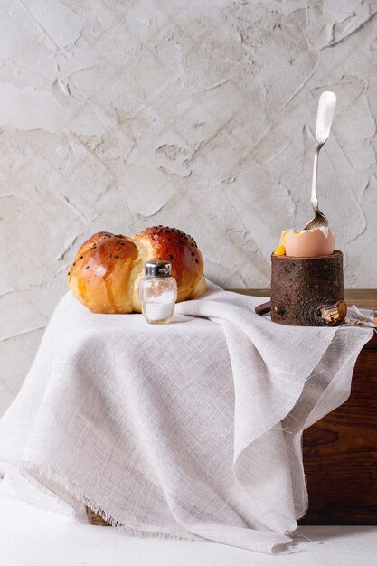 Colazione con uova e pane