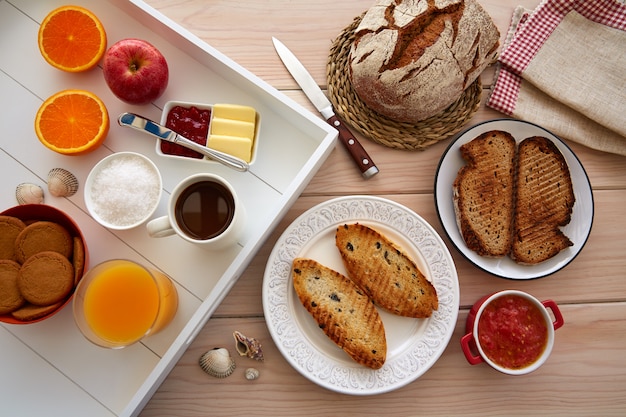 Colazione continentale a buffet con caffè