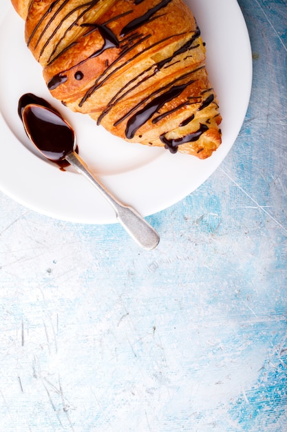 Colazione continentale con cornetti freschi