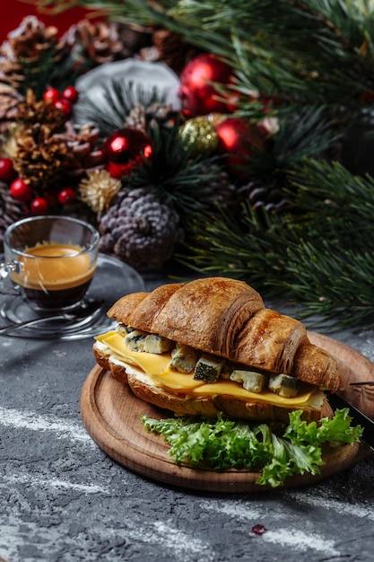 Colazione di Capodanno con croissant