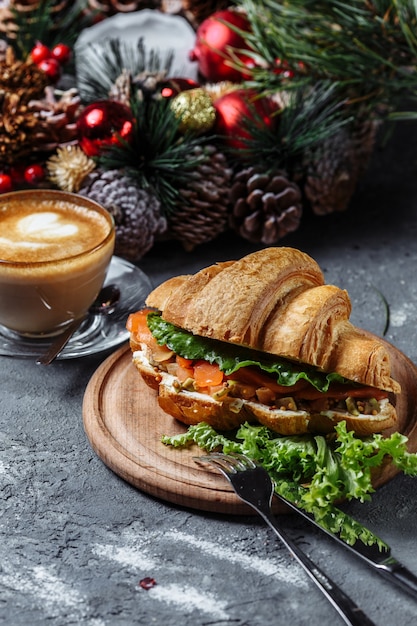 Colazione di Capodanno con croissant