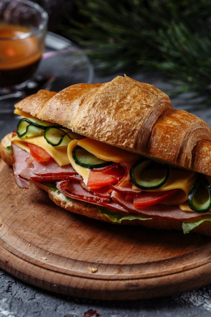 Colazione di Capodanno con croissant