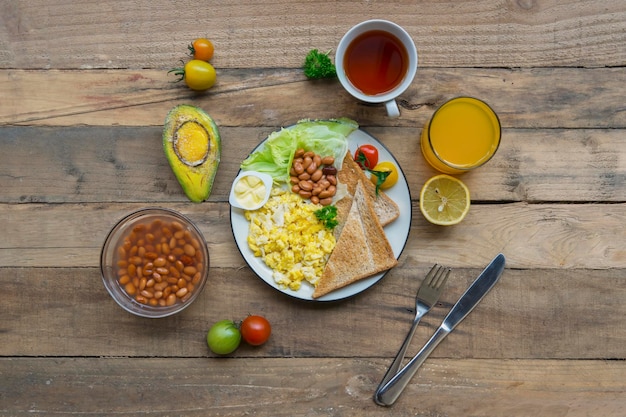 Colazione fatta in casa servita al tavolo