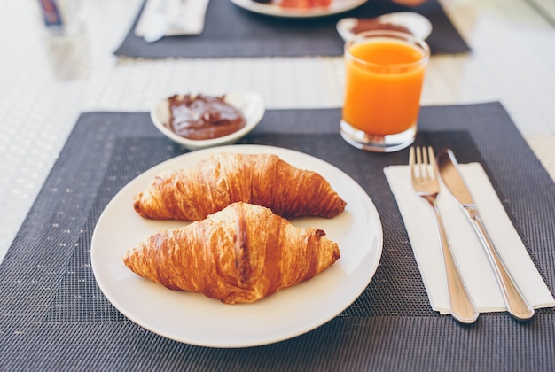 Colazione fresca e deliziosa nel ristorante dell'hotel.