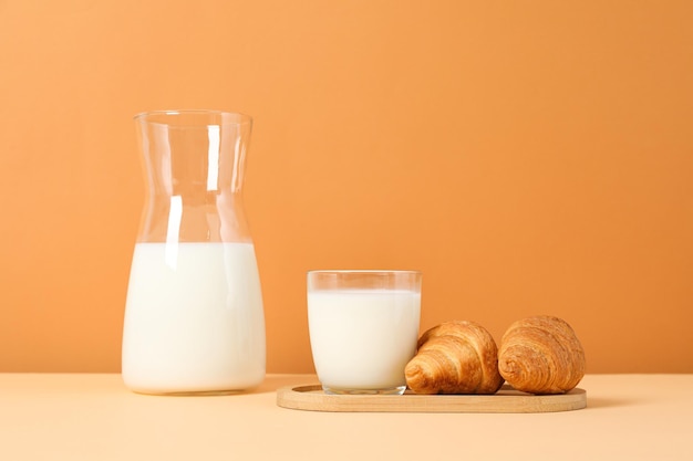 Colazione gustosa concetto di cibo latte con prodotti da forno