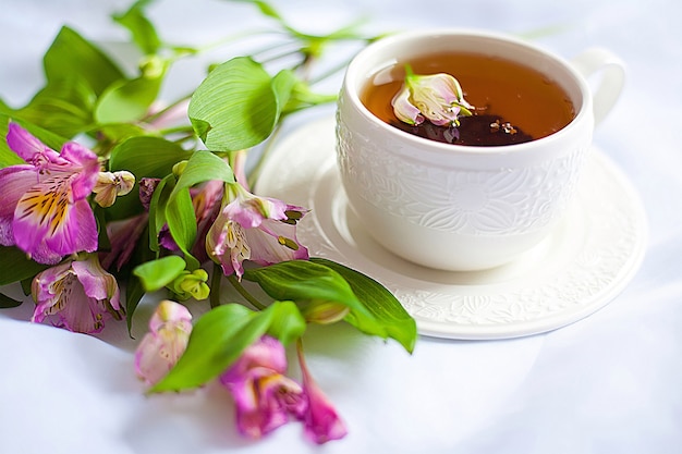 Colazione tè con fiori