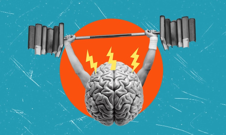 Foto collage d'arte moderna che raffigura un cervello che solleva un barbell con libri su uno sfondo blu