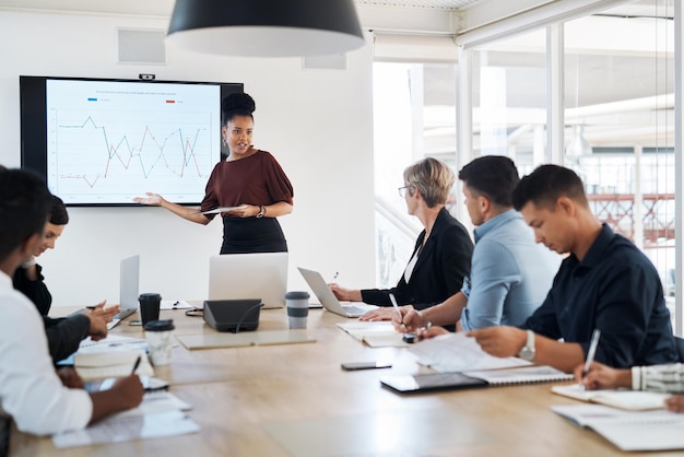 Colleghi d'affari che lavorano in ufficio
