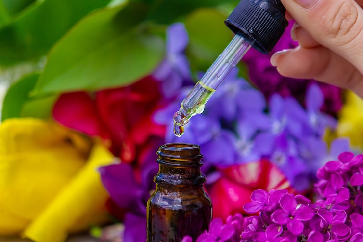 Foto collezione di fiori e olio essenziale di fiori