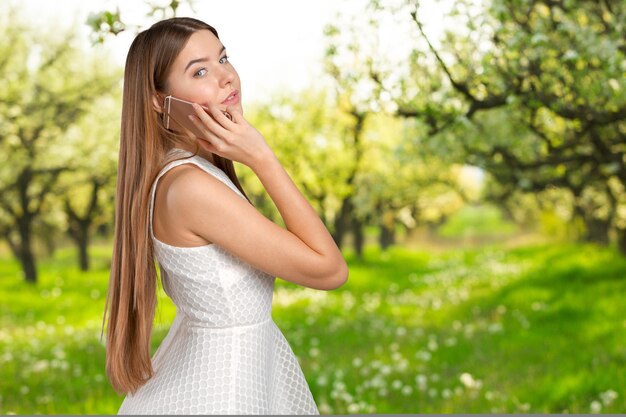 Colloquio della donna sul telefono cellulare