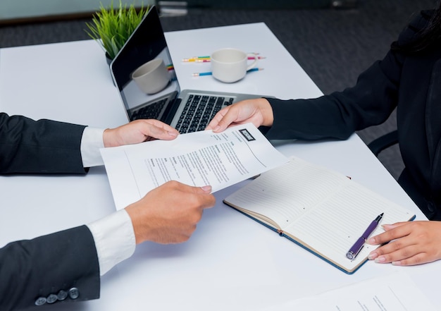 Colloquio di lavoro. L'azienda recluta un nuovo candidato per affari di successo.