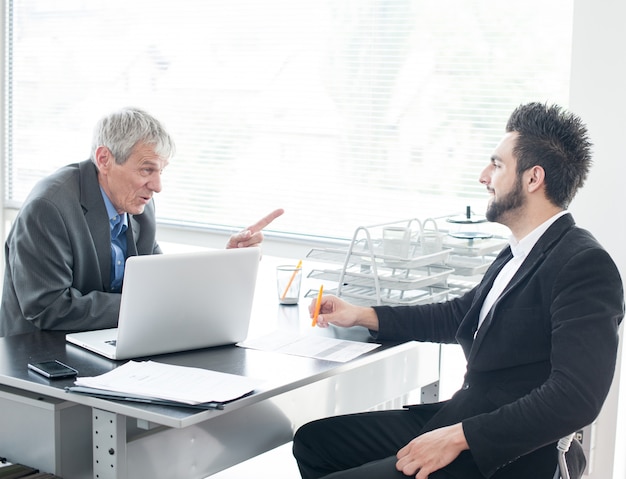 Colloquio di lavoro per nuovi uomini d'affari e dirigenti