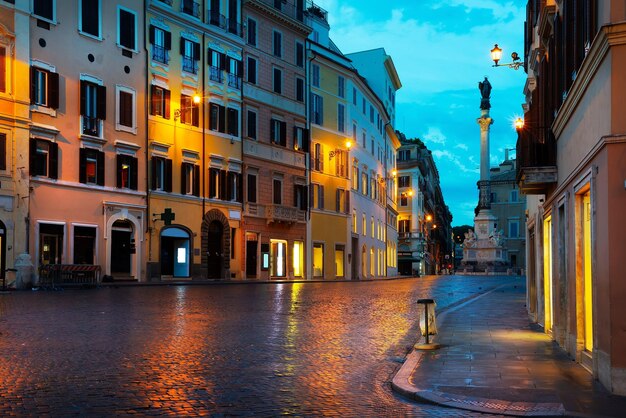 Colonna dell'Immacolata a Roma all'alba