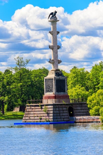 Colonna di Chesme nel Parco di Caterina a Carskoe Selo Pushkin in Russia