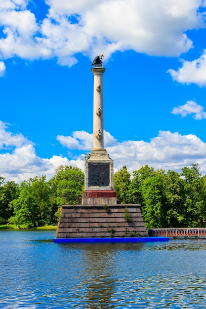 Colonna di Chesme nel Parco di Caterina a Carskoe Selo Pushkin in Russia