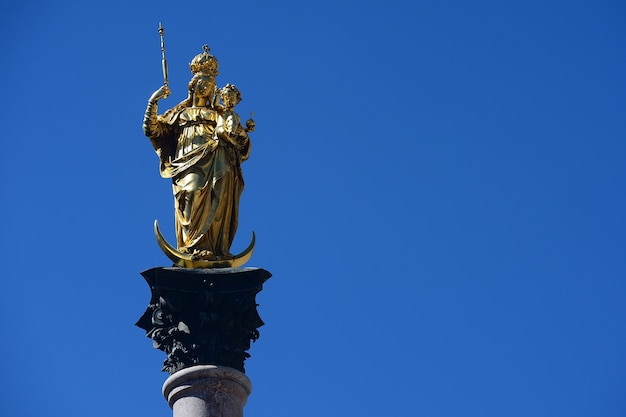 Colonna mariana sulla Marienplatz a Monaco di Baviera, in tedesco