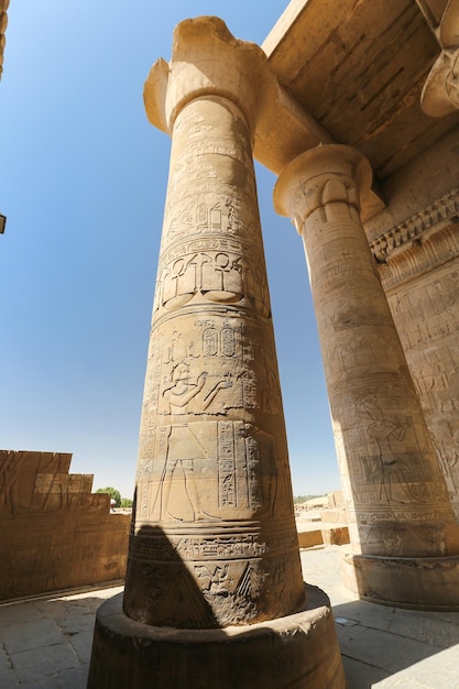 Colonna nel tempio di Kom Ombo Assuan in Egitto