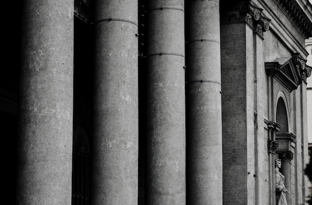 Colonne classiche di vecchio edificio