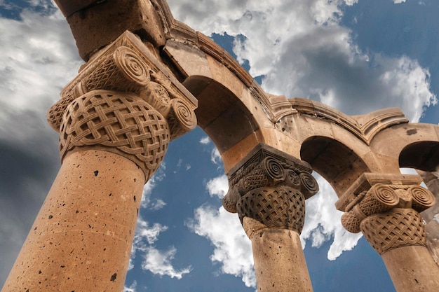 Colonne dell'Armenia dell'antico tempio di Zvartnots