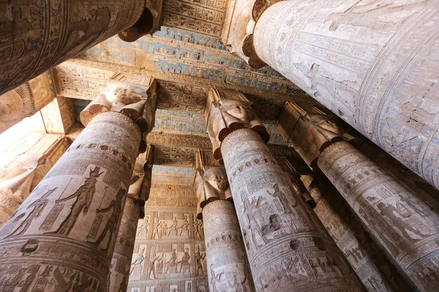 Colonne nel tempio di Denderah Qena Egitto