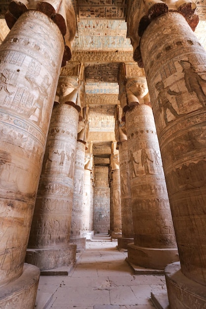 Colonne nel tempio di Denderah Qena Egitto